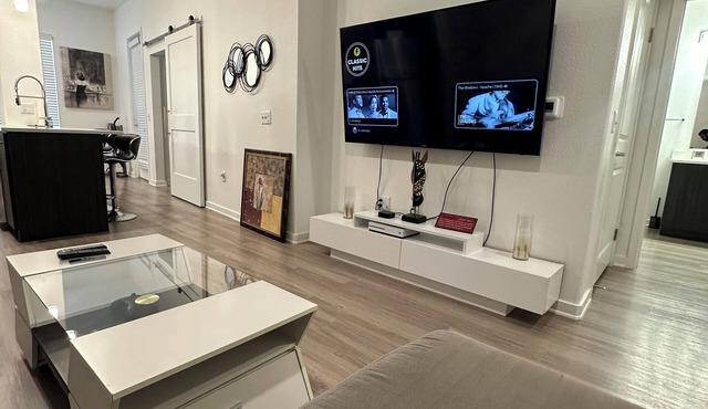 Luxury 1 bd Private Apartment