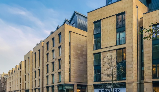 Luxury 1 bed apartment with castle view