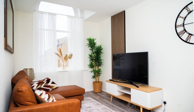 Luxury 1- Bed Apartment Opposite Dewsbury Train Station