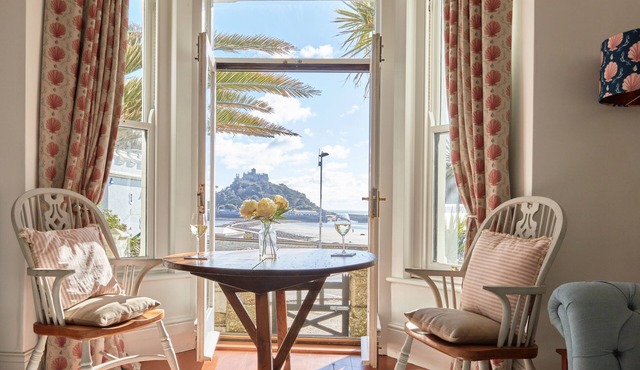 Luxury 1 bed apartment - best view in Cornwall?