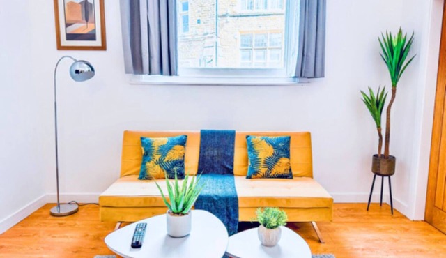 Luxury 1 bed apartment, sleeps 4, free parking.