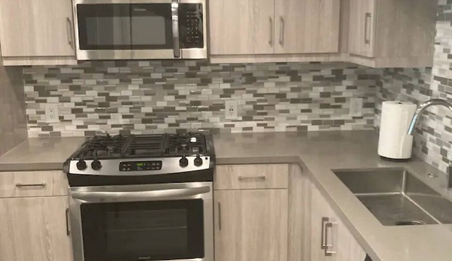 Luxury 1 Bedroom 1 Bathroom Unit - 5 min from SNA!