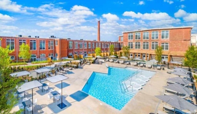 Luxury 1-bedroom apartment with pool