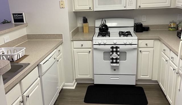 Luxury 1 bedroom apartment with pool
