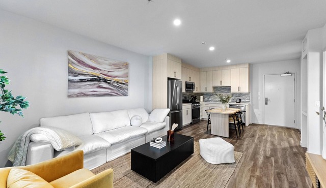 Luxury 1-Bedroom Centrally Located in West Hollywood