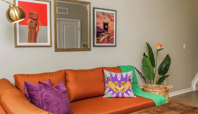 Luxury 1 Bedroom, Free Parking, Close to the Airport