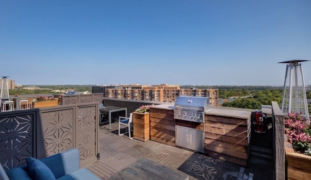 Luxury 1-bedroom rental unit with pool.