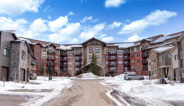 Luxury 1-bedroom ski in/ski out condo in lovely Granby Ranch
