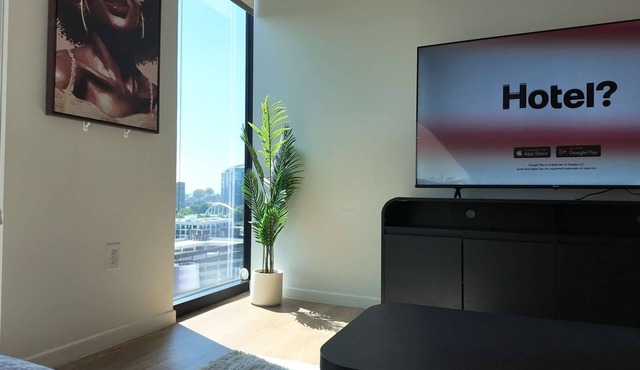 Luxury 1 bedroom skyline suite Downtown Columbus with the city view