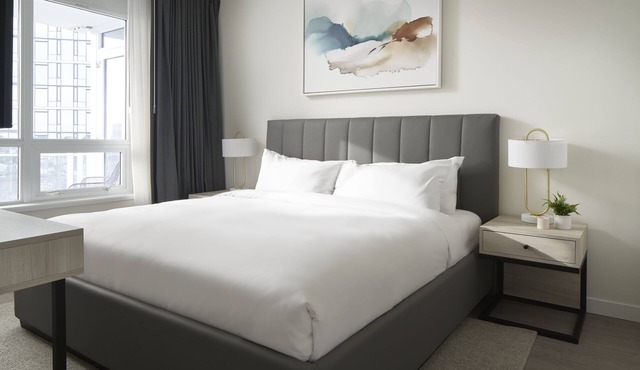 Luxury 1-Bedroom Suite in Seattle with Pools, Fitness,Spectacular Balcony Views!