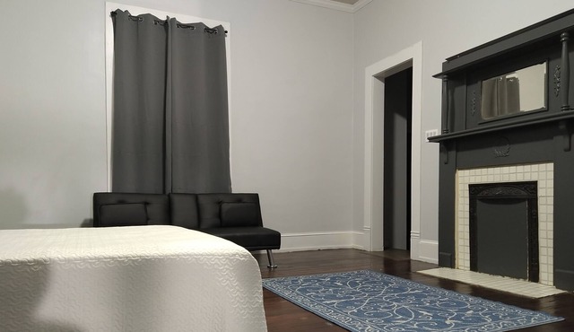 LUXURY 1 BEDROOM SUITE w/ LARGE PRIVATE BATHROOM rm. 6