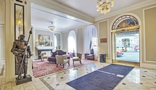 Luxury 1 bedroom, living room and kitchen hotel suite in beautiful San Francisco