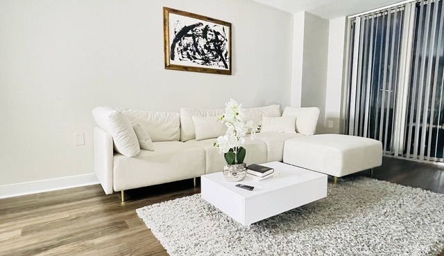 Luxury 1-Bedroom with Rooftop Pool,Gym Facility