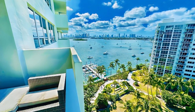 Luxury 1-Bedroom with Spectacular Bay View