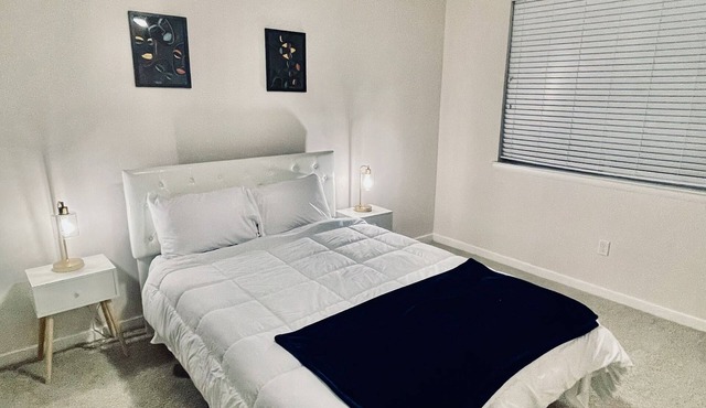 Luxury 1 BR 1 BA w/Pool, Gym & Parking