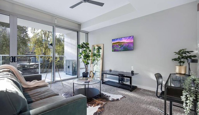 Luxury 1 BR Highrise near ASU