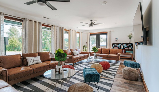 Luxury 1-BR Suite near Nelson 151 | Pet-Friendly!