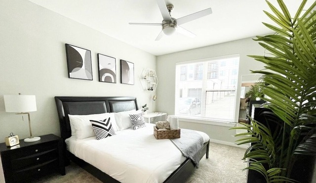 Luxury 1 BR with Pool - Near AT&T, Downtown, DFW
