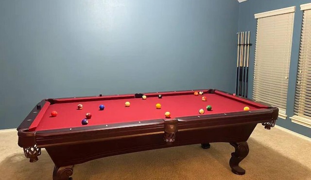 Luxury 1 story 3,272 SF. 12 miles from IAH airport