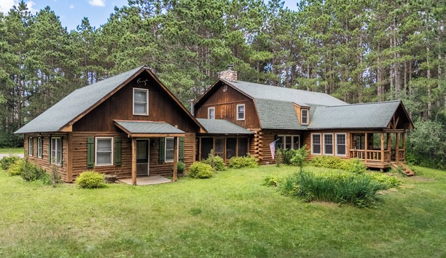 Luxury 10BR Lodge 6 Wooded Acres Game Lounge Pet Friendly Retreat Sleeps25+