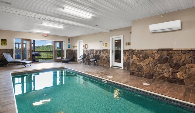 Luxury 12BR/14BA Cabin w/Indoor Pool, Hot Tub, Arcade, & Theater! Perfect for Family Reunions!