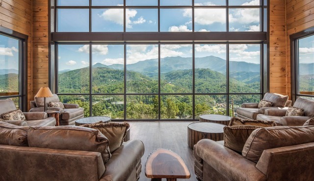 Luxury 15BR lodge, epic views, theater, game room, 2 hot tubs.