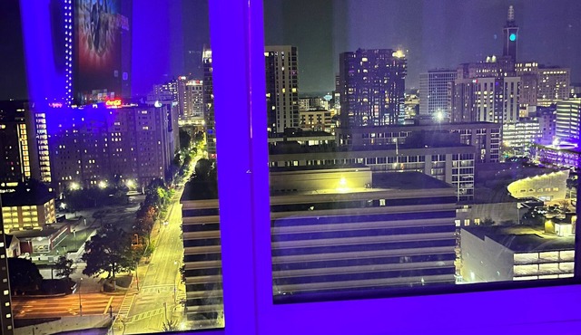 LUXURY 15th-floor OASIS