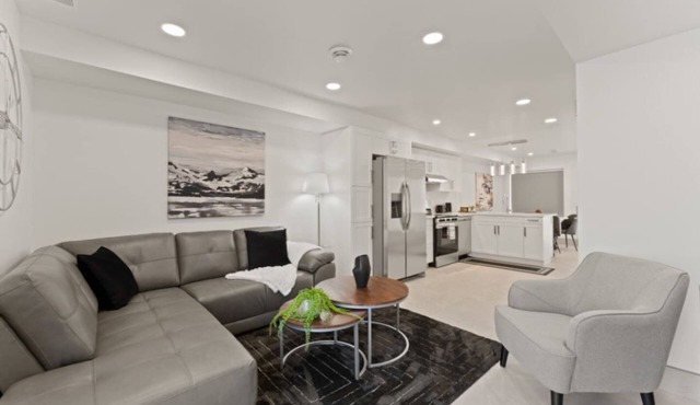 Luxury 171-5 Condos with Magnificent Lakeview