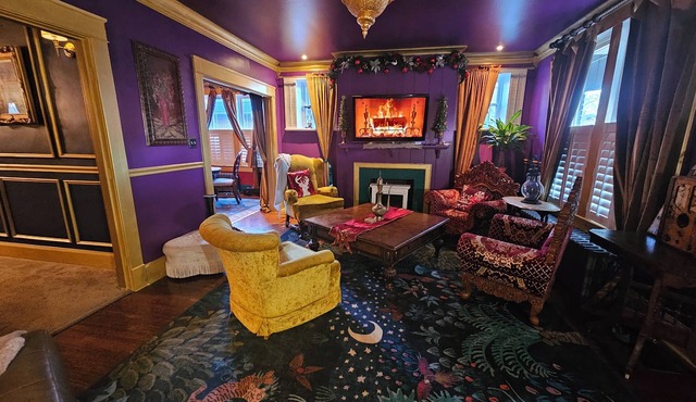 Luxury 1920's 6-bedroom home centrally located in Owensboro