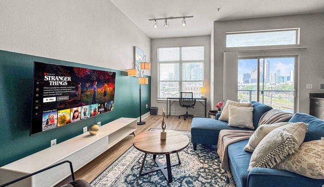 Luxury 1BD | Deep Ellum | Free Parking | Pool+Gym