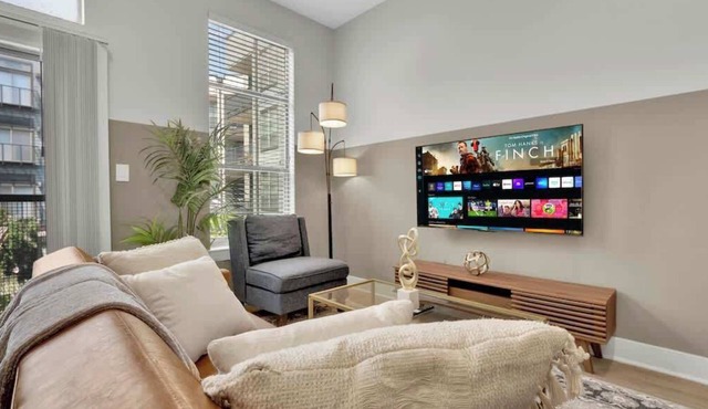 Luxury 1BD | Deep Ellum | Free Parking | Pool+Gym