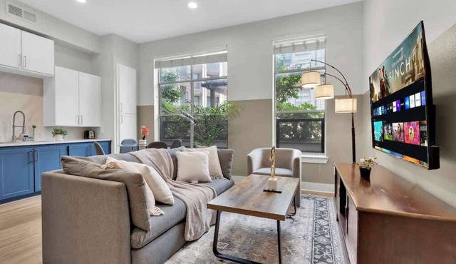 Luxury 1BD | Deep Ellum | Free Parking | Pool+Gym