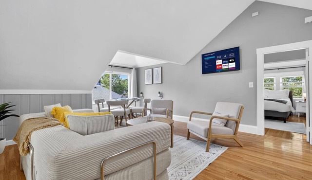 Luxury 1BD | Prime Location