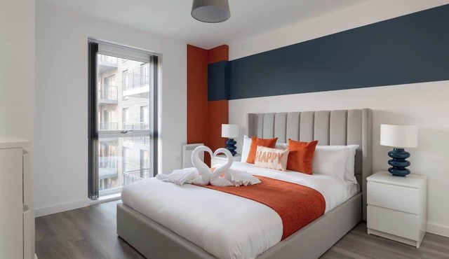 Luxury 1Bed| Canal Views|Free Parking|Central MK