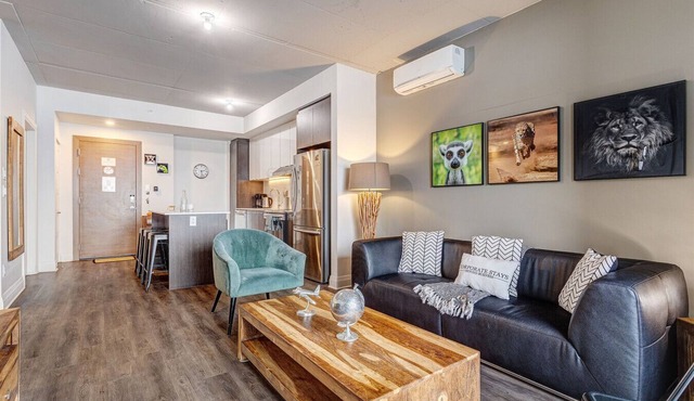 Luxury 1BR Apt with Great Views and Gym