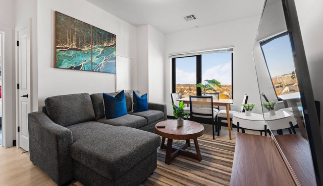 Luxury 1BR Close to Boston 7925