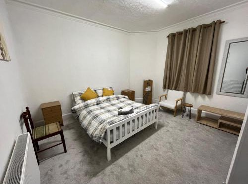 Luxury 1BR Flat Central Dumfries Self Check-in, Parking, Wi-Fi