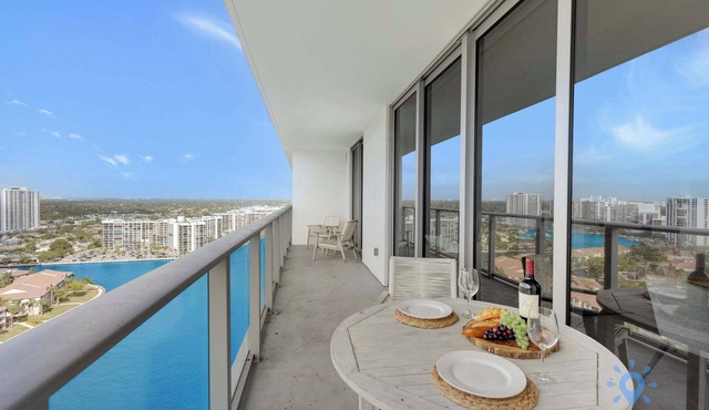 Luxury 1Br -Front Intracoastal | Balcony+ Pools