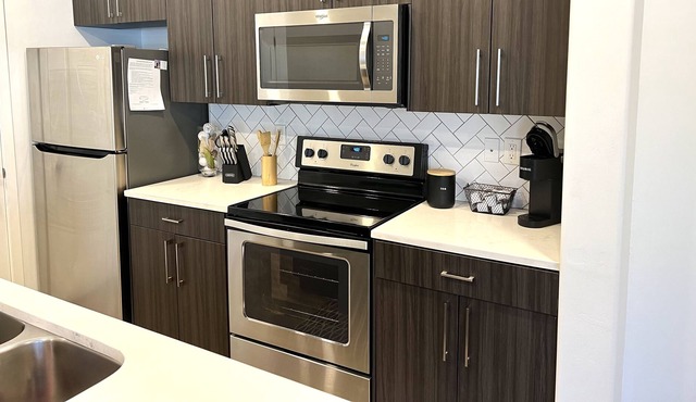 LUXURY 1BR | FULLY STOCKED | POOL & HOT TUB