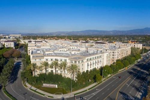 Luxury 1BR in Irvine - Pool, Gym, Prime Location