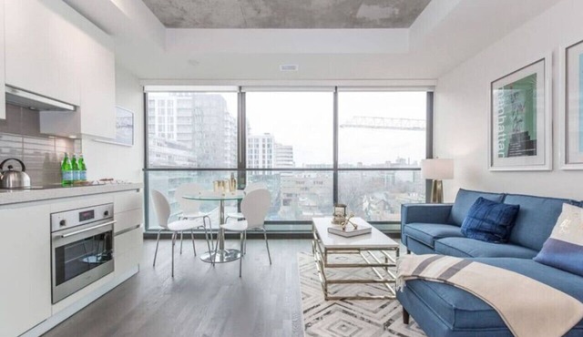 Luxury 1BR in of King W