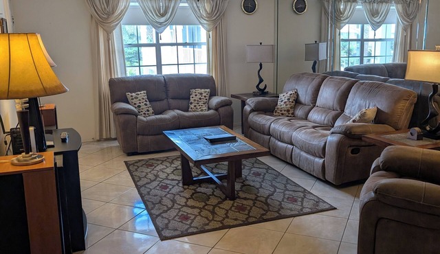 Luxury 1BR King Condo, Screened Lanai, Pond Views - Clothing Optional