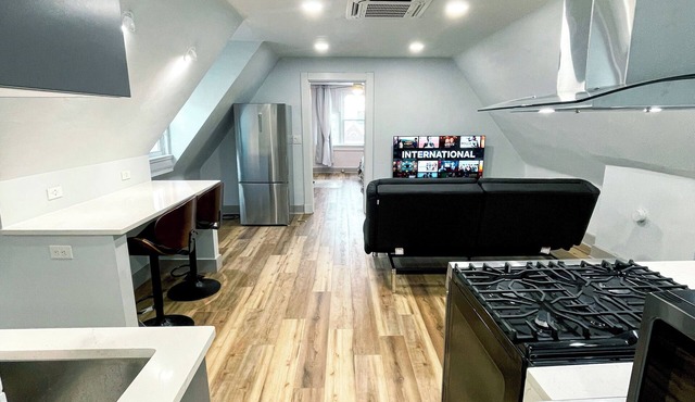 Luxury 1BR Loft near UC, DAAP, CCM, Hospital and Zoo w/Parking, 3FL