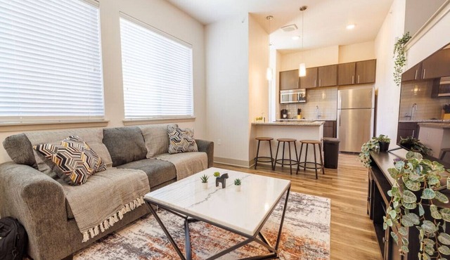 Luxury 1BR Near Broadway
