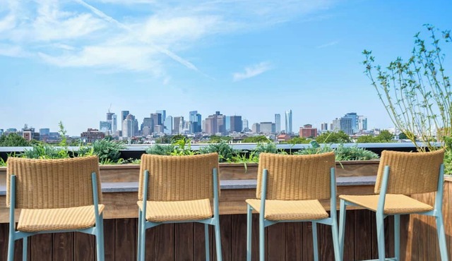 Luxury 1BR Next to the Airport 6779