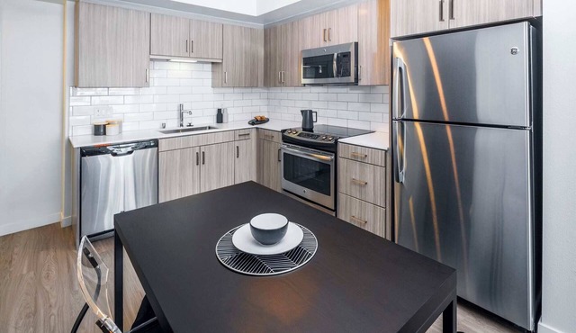 Luxury 1BR Pool, Gym, Rooftop and Prime Location