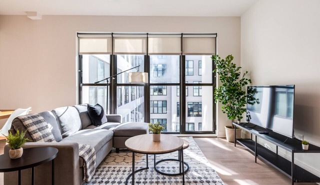 Luxury 1BR Pool Gym Near Casino & Stadiums