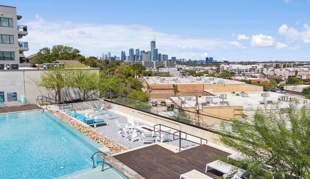 Luxury 1BR + Sofa Bed With an Infinity Pool & Downtown Views