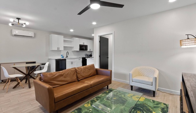 Luxury 1BR Suite in the Heart of Montrose - Minutes from Med Ctr and Downtown