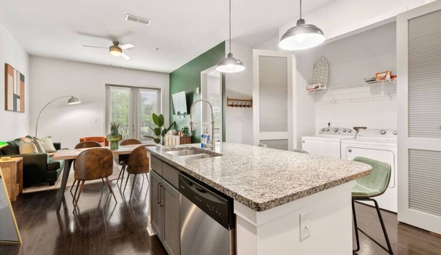 Luxury 1BR w/Terrace & Parking by Beltline